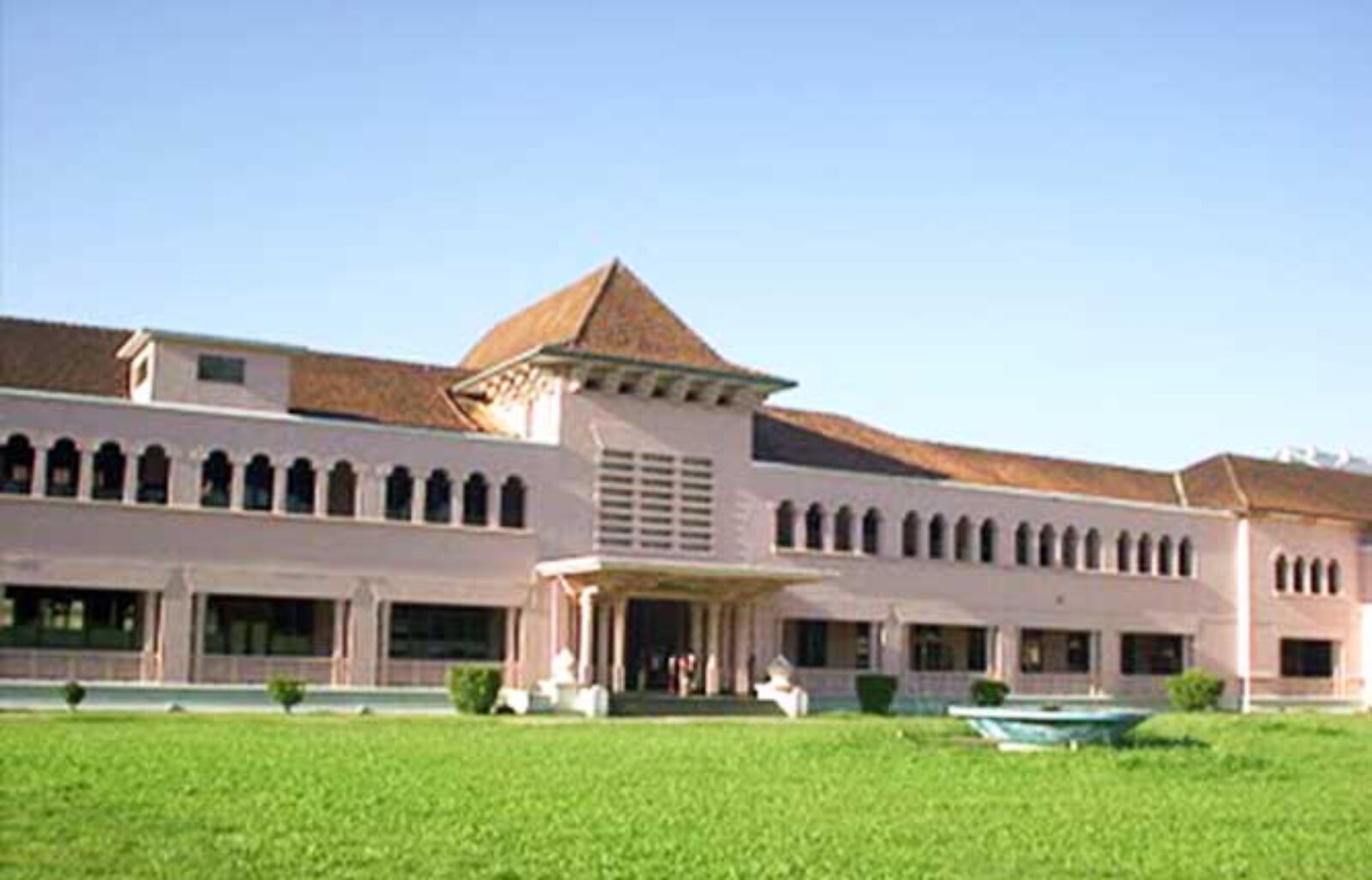 Donation of Laboratory Equipment to the Science Faculty